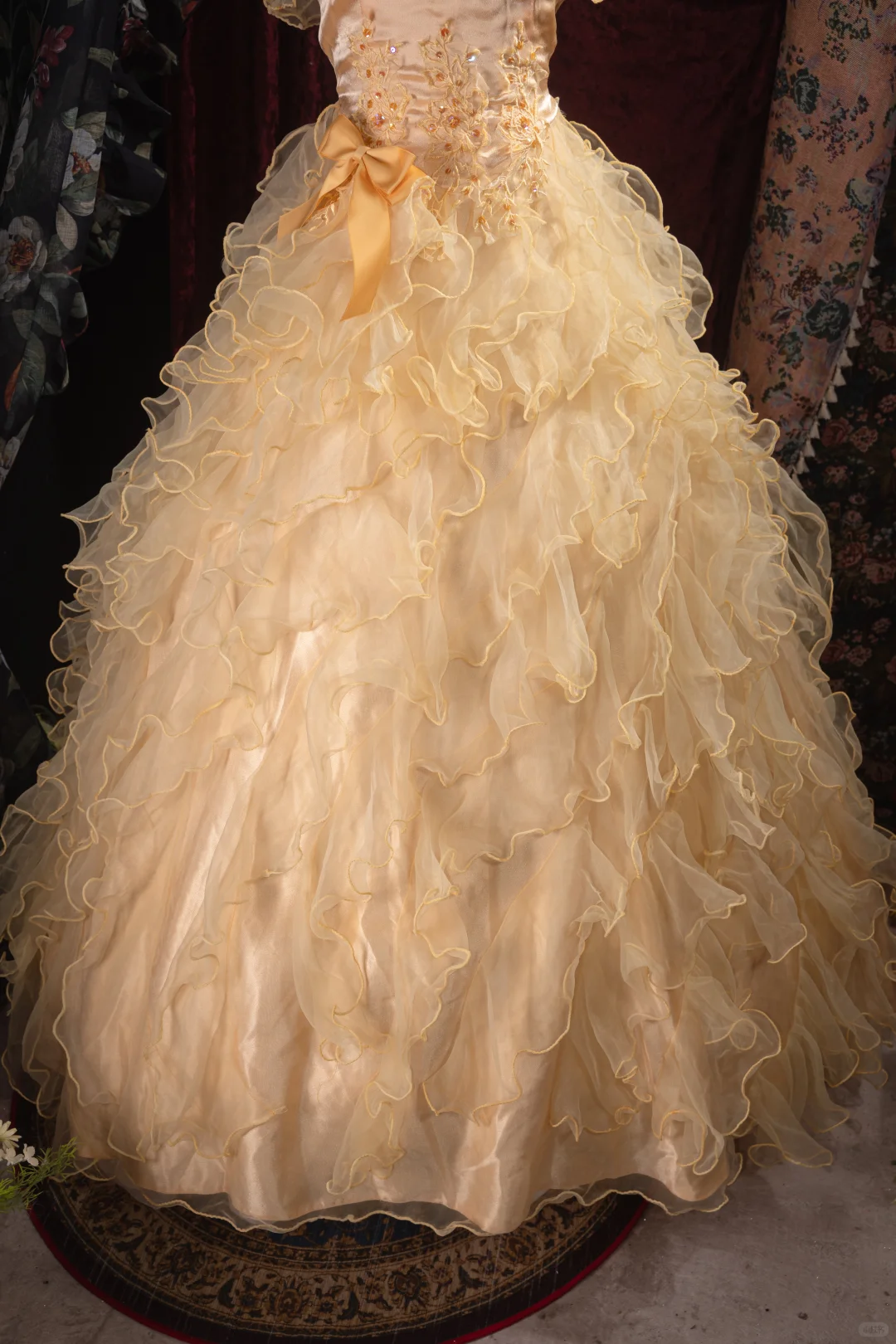 Magnifique robe de bal jaune pâle sans bretelles avec nœud à volants pour Sweet 15 Quinceañera DP7404