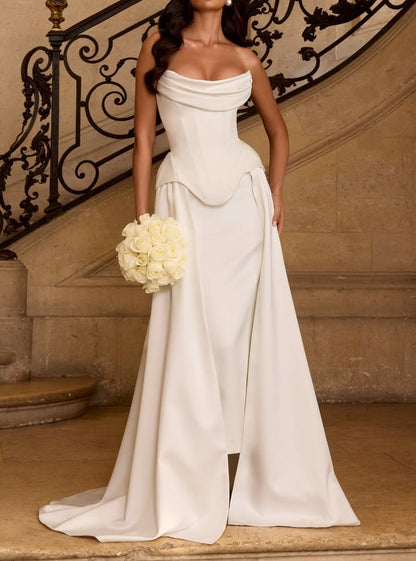 Elegantes schulterfreies A-Linien-Hochzeitskleid aus elfenbeinfarbenem Satin mit Korsett und Schlitz DP8429