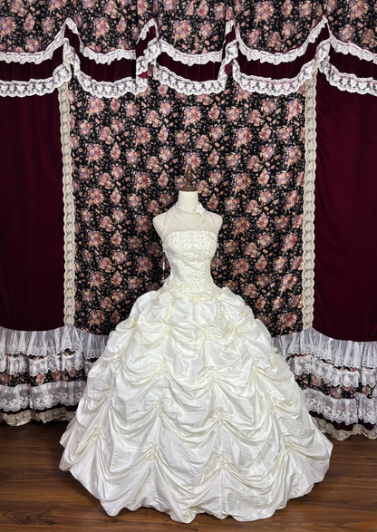 Robe de mariée bustier élégante en satin à volants, coupe trapèze, ornée de perles et de perles DP7072