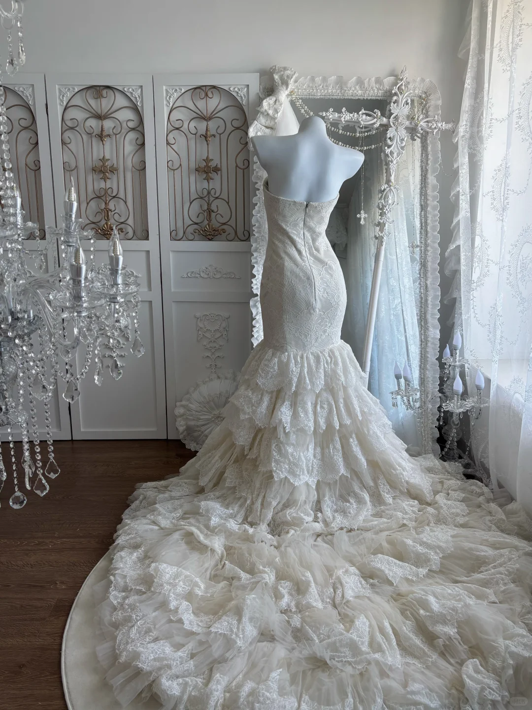 Gorgeous Strapless Sweetheart Lace Mermaid Wedding Dress Tiered Ruffled Tulle Bridal Gown DP8297