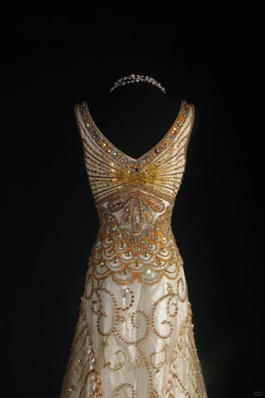 Vintage Champagne Gold Mermaid Beaded V-Neck Sheath Sleeveless Evening Gown DP7381
