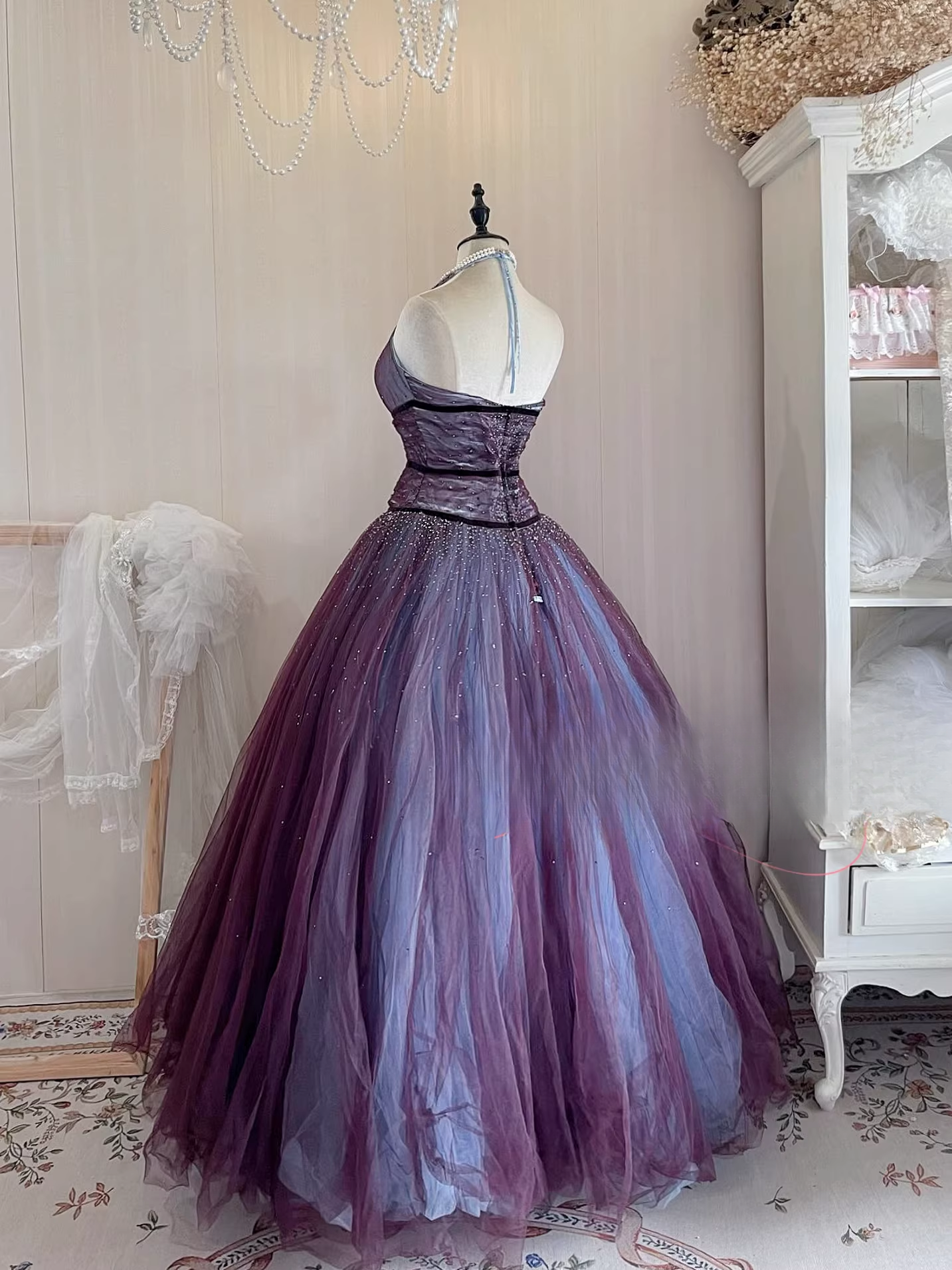 Elegantes lavendelfarbenes Ombré-Ballkleid aus Tüll mit Neckholder und Perlenbesatz für Sweet 16 Quinceañera DP7769