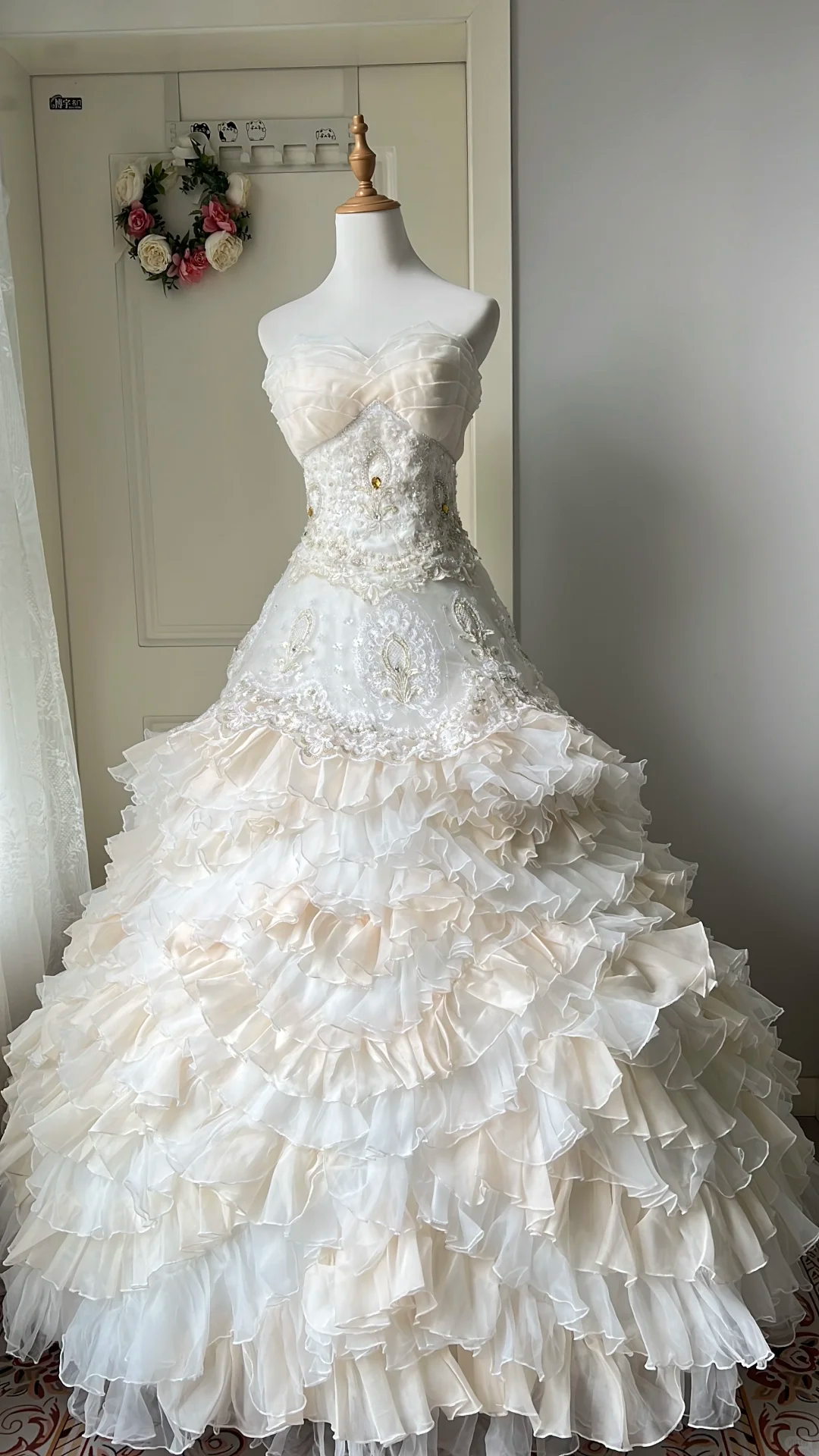 Vintage-Inspired Ivory Tiered Tulle Sweetheart Strapless Sequined Rhinestone Wedding Dress DP7303
