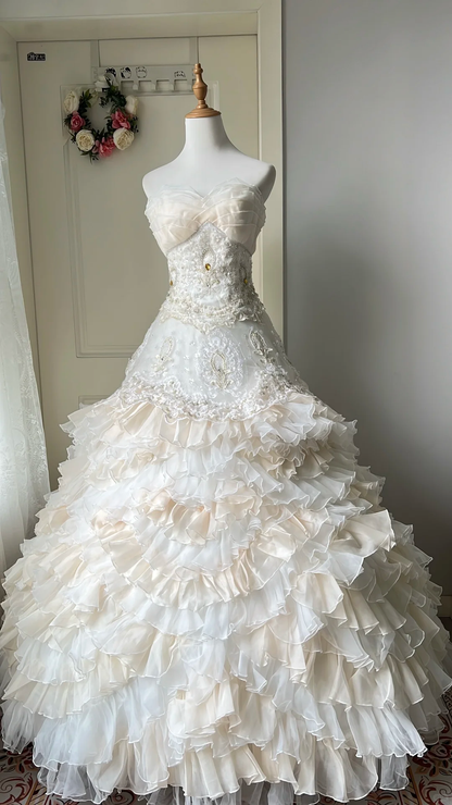 Vintage-Inspired Ivory Tiered Tulle Sweetheart Strapless Sequined Rhinestone Wedding Dress DP7303