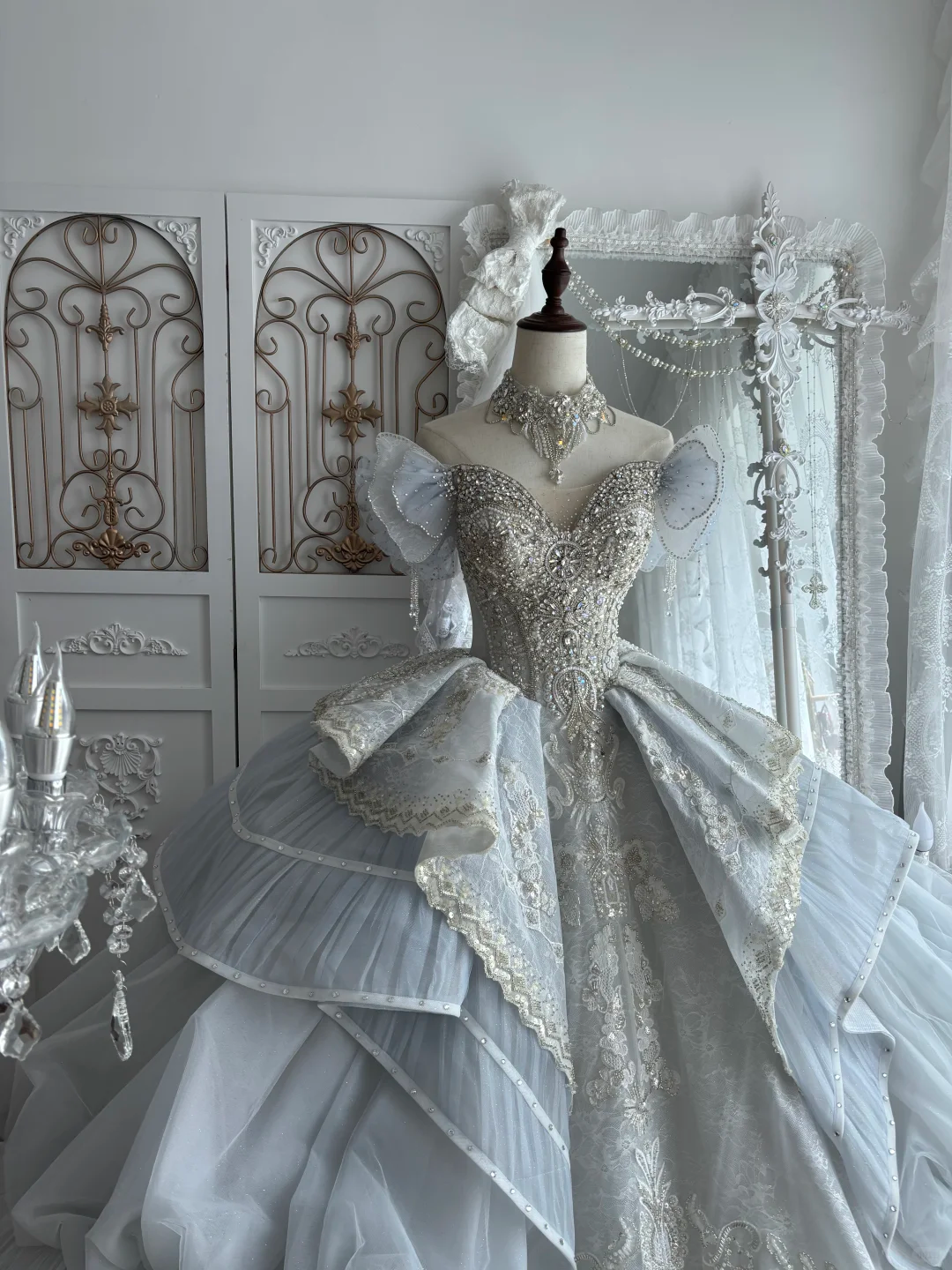 Elegant Luxury Ice Blue Wedding Dress Sweetheart Puff Sleeve Beaded Lace Tiered Tulle Quinceanera Ball Gown DP8133