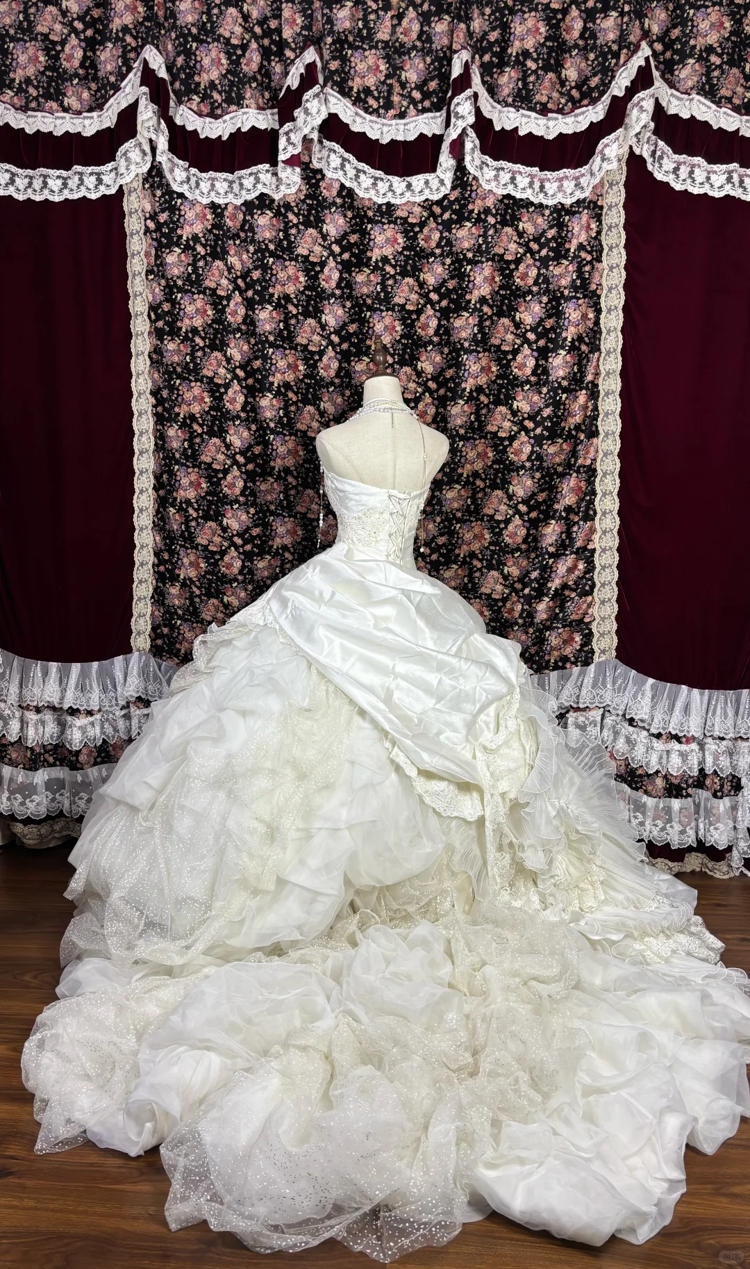 Vintage-Inspired Lace Ruffles & 3D Floral Wedding Dress A-Line Strapless Bridal Gown DP7069