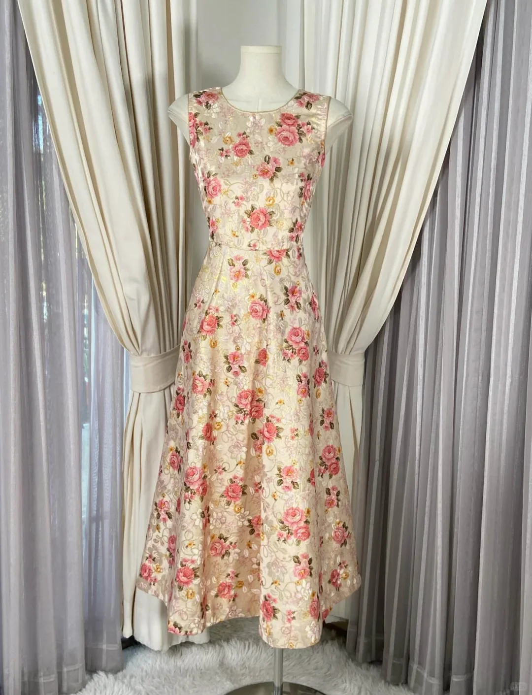 Vintage Rose Jacquard Sleeveless Midi A-Line Evening Dress DP8374