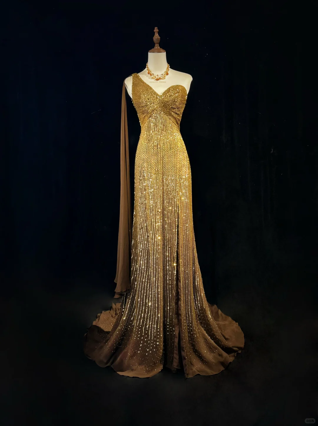 Robe de bal fourreau à sequins dorés, asymétrique, fendue jusqu'à la cuisse, DP7110