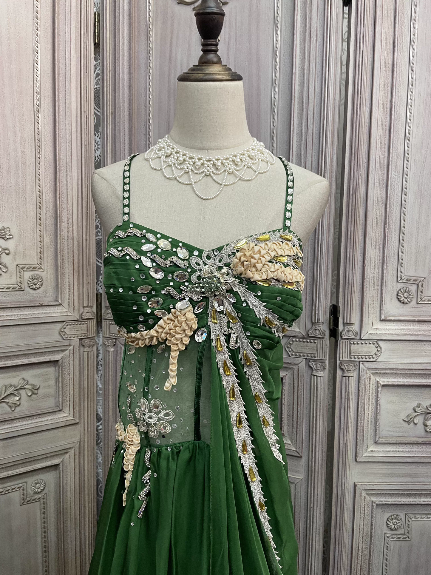 Vintage smaragdgrünes trägerloses Chiffon-Abendkleid in A-Linie mit Perlenbesatz und Schleppe, formelles Ballkleid DP7601