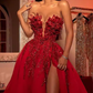 Atemberaubendes rotes, trägerloses Ballkleid mit 3D-Blumenstickerei, Perlenbesatz, hohem Schlitz und A-Linien-Schnitt DP8105