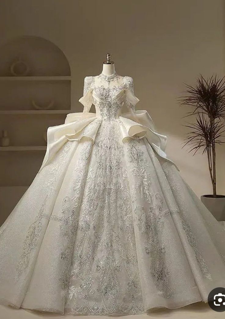 Vintage-inspiriertes, perlenbesetztes Brautkleid mit hohem Kragen und romantischen langen Ärmeln DP7017