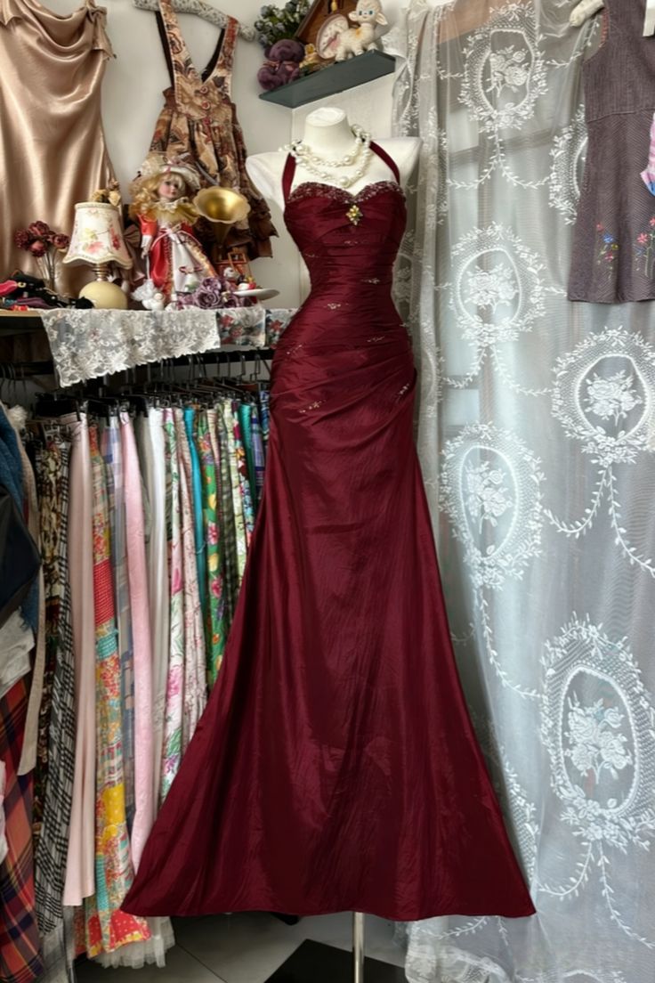 Vintage Satin Halter- Neck Sweetheart Evening Gown Beaded Ruched Mermaid Prom Dress DP7764