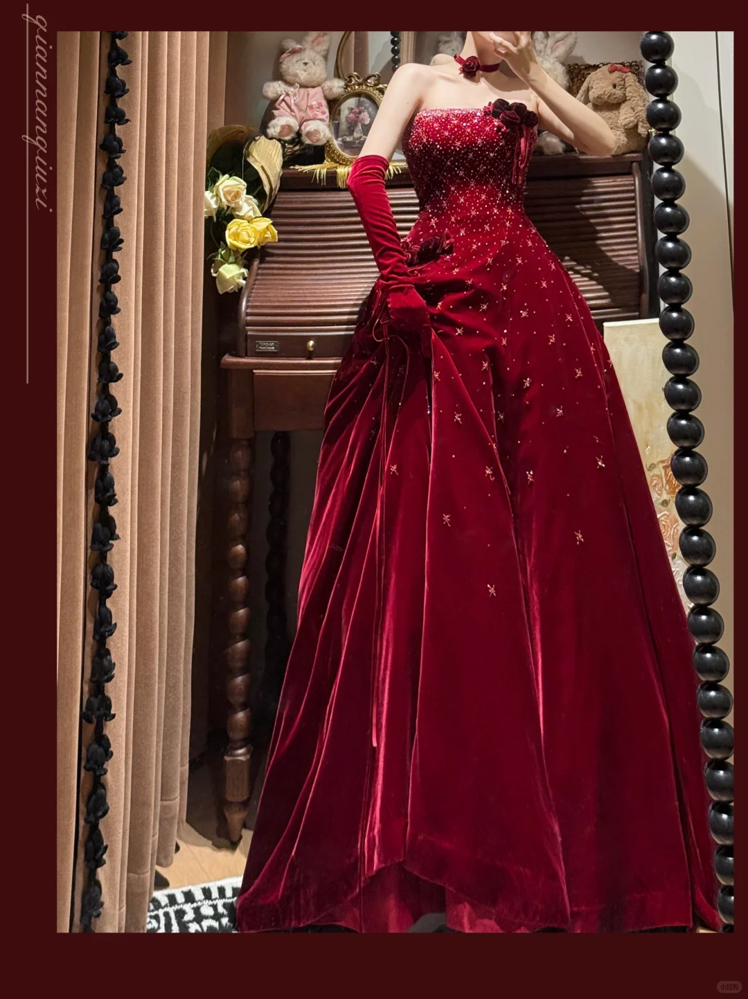 Vintage-Inspired Burgundy Strapless Velvet Evening Gown Starry Sequin Details Floral Applique Prom Dress DP7289