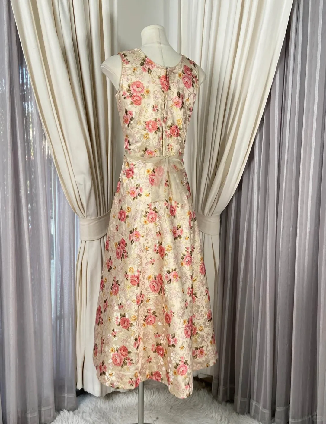 Vintage Rose Jacquard Sleeveless Midi A-Line Evening Dress DP8374