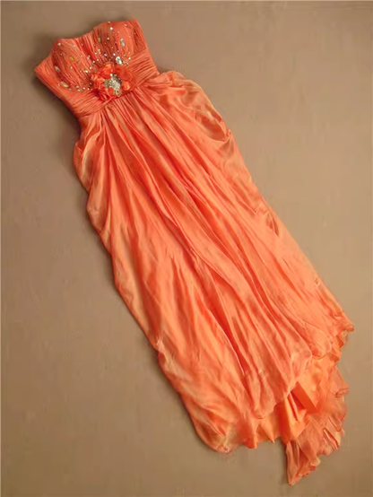 Wunderschönes orangefarbenes, trägerloses Abendkleid mit Perlenbesatz am Oberteil, Chiffon-Abendkleid DP7613