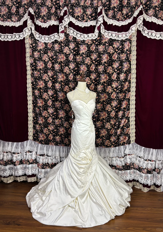 Robe de mariée sirène bustier d'inspiration vintage, décolleté cœur en satin DP7070