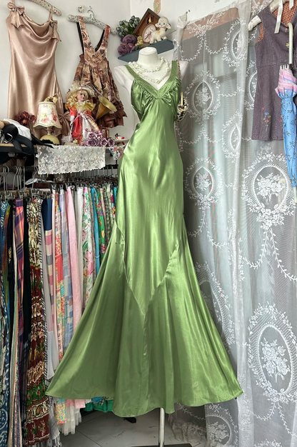 Vintage Green Satin V-Neck Mermaid Evening Gown Beaded Straps Prom Dress DP8333
