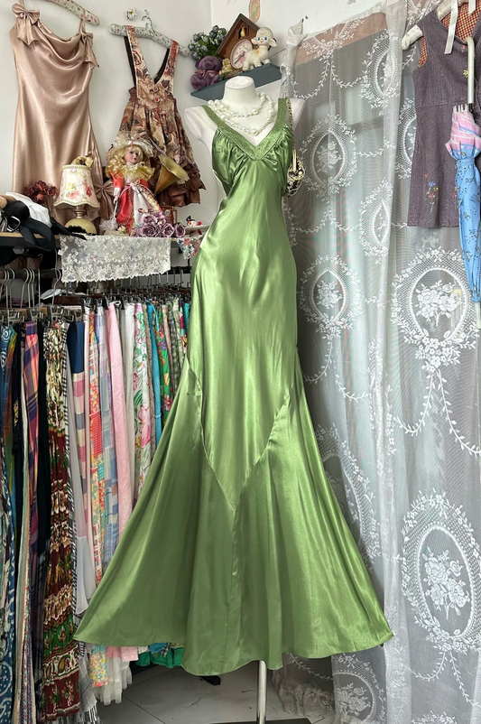 Vintage Green Satin V-Neck Mermaid Evening Gown Beaded Straps Prom Dress DP8333