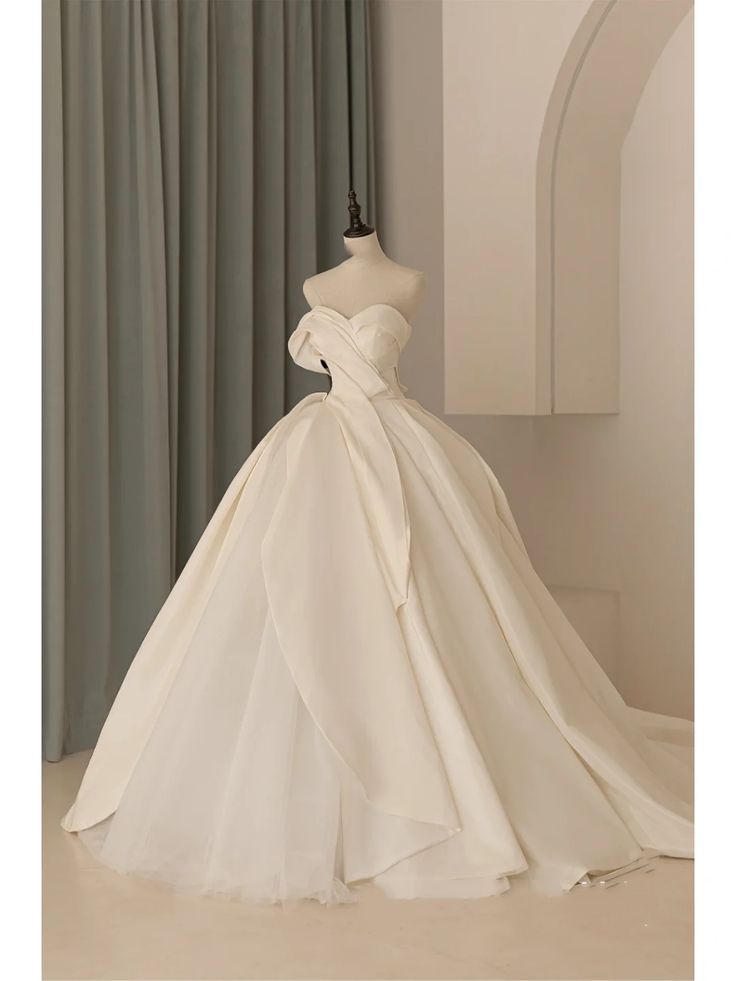 Elegantes, trägerloses Brautkleid in A-Linie aus Satin, Modell DP7058