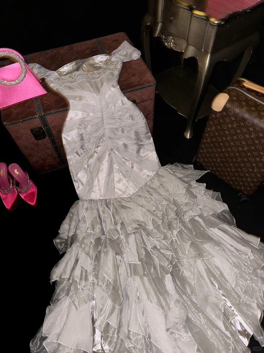 Silbergraues Chiffon-Rüschen-Memaid-Kleid, langes Abendkleid, Partykleid, Geburtstagsoutfits, DP5076