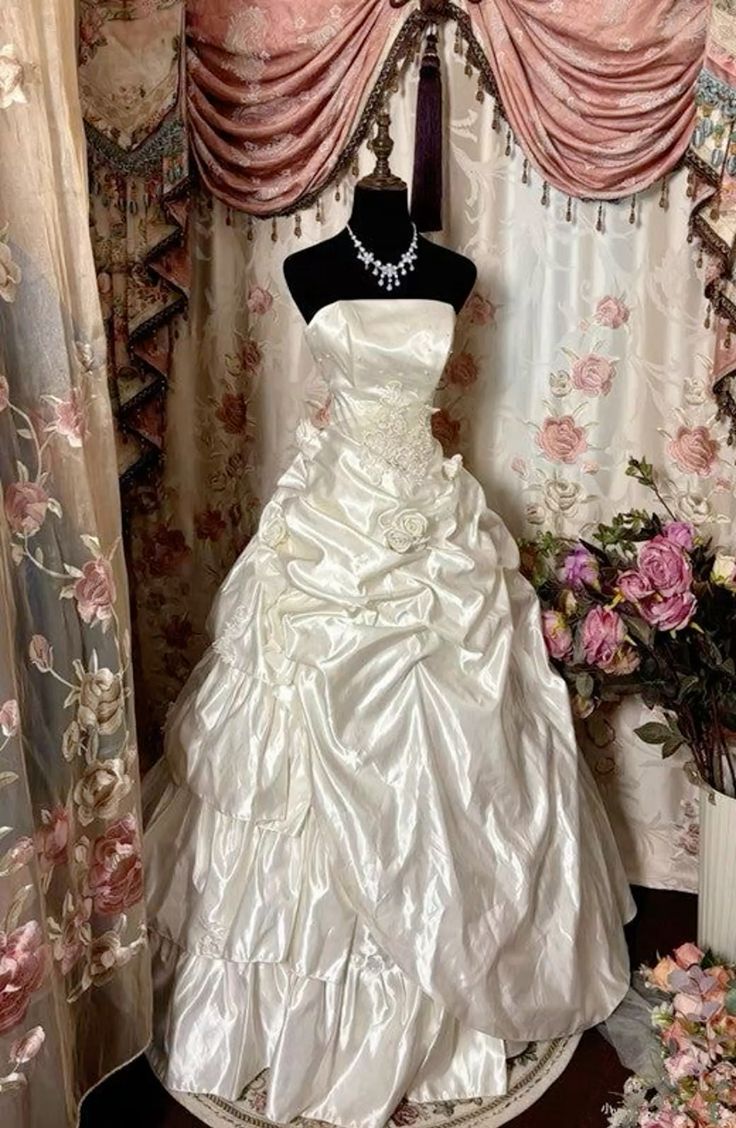 White Strapless A-Line Satin Vintage Wedding Dress Bridal Dress, DP4706