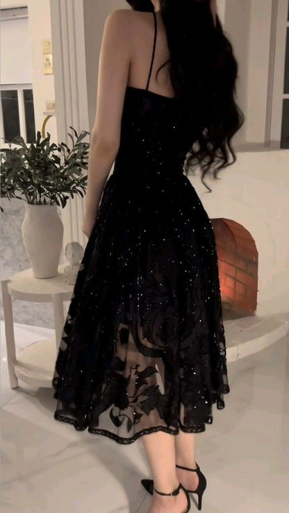 Robe de soirée élégante noire à bretelles licou, coupe trapèze, longueur mi-longue, DP4709