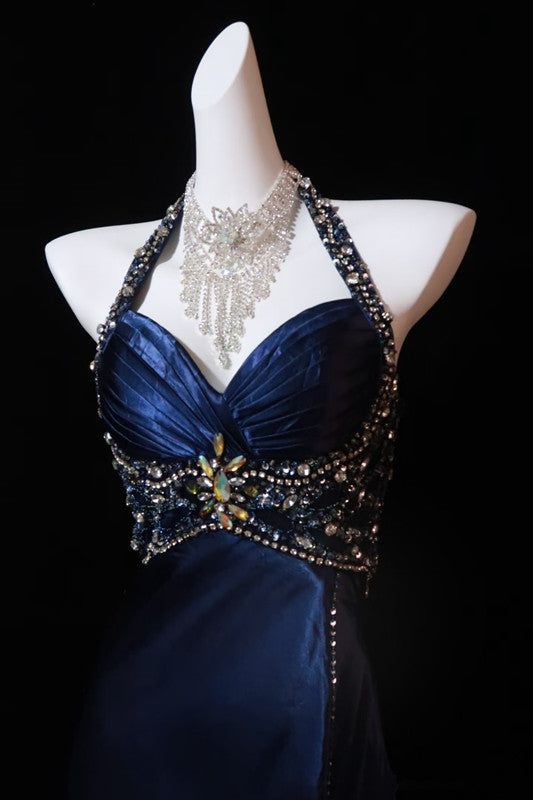 Robe de bal longue bleu marine à col licou et perles, DP4858