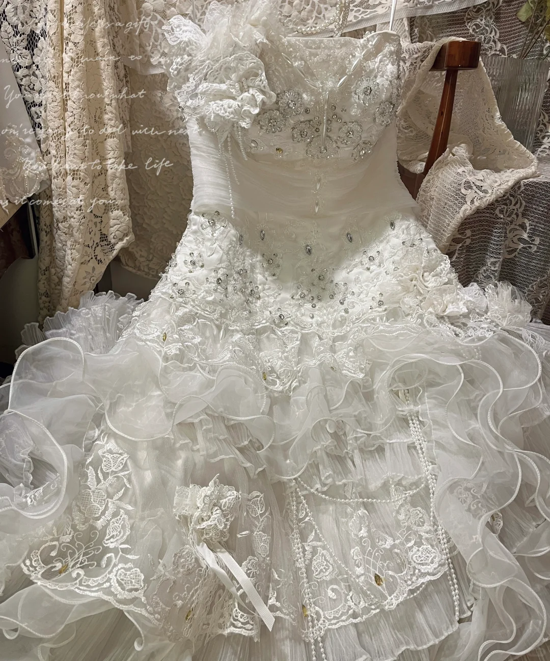 Vintage-Inspired Strapless Layered Ruffled Lace & Tulle Intricate Embroidery Wedding Dress DP7267