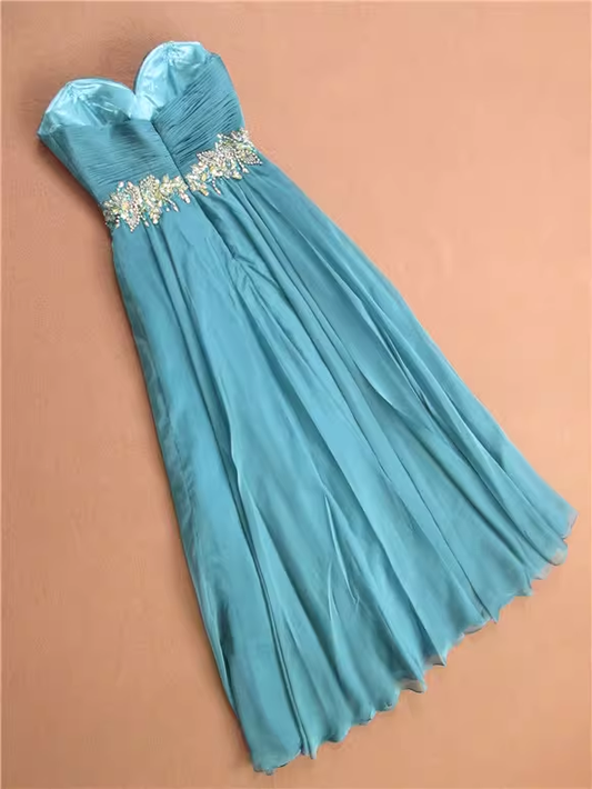 Elegantes türkisfarbenes, trägerloses Abendkleid mit herzförmigem, perlenbesetztem Oberteil und Chiffon-Midi-Länge (DP7610)