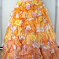 Glamouröses, trägerloses, dreidimensionales, florales A-Linien-Abendkleid mit Rüschen und Stufenbesatz sowie Perlenstickerei DP7554