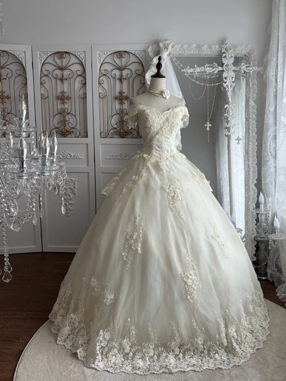 Vintage Off-the-Shoulder Sweetheart Ball Gown Wedding Dress Lace Applique Beaded Tulle Bridal Gown with Train DP8135