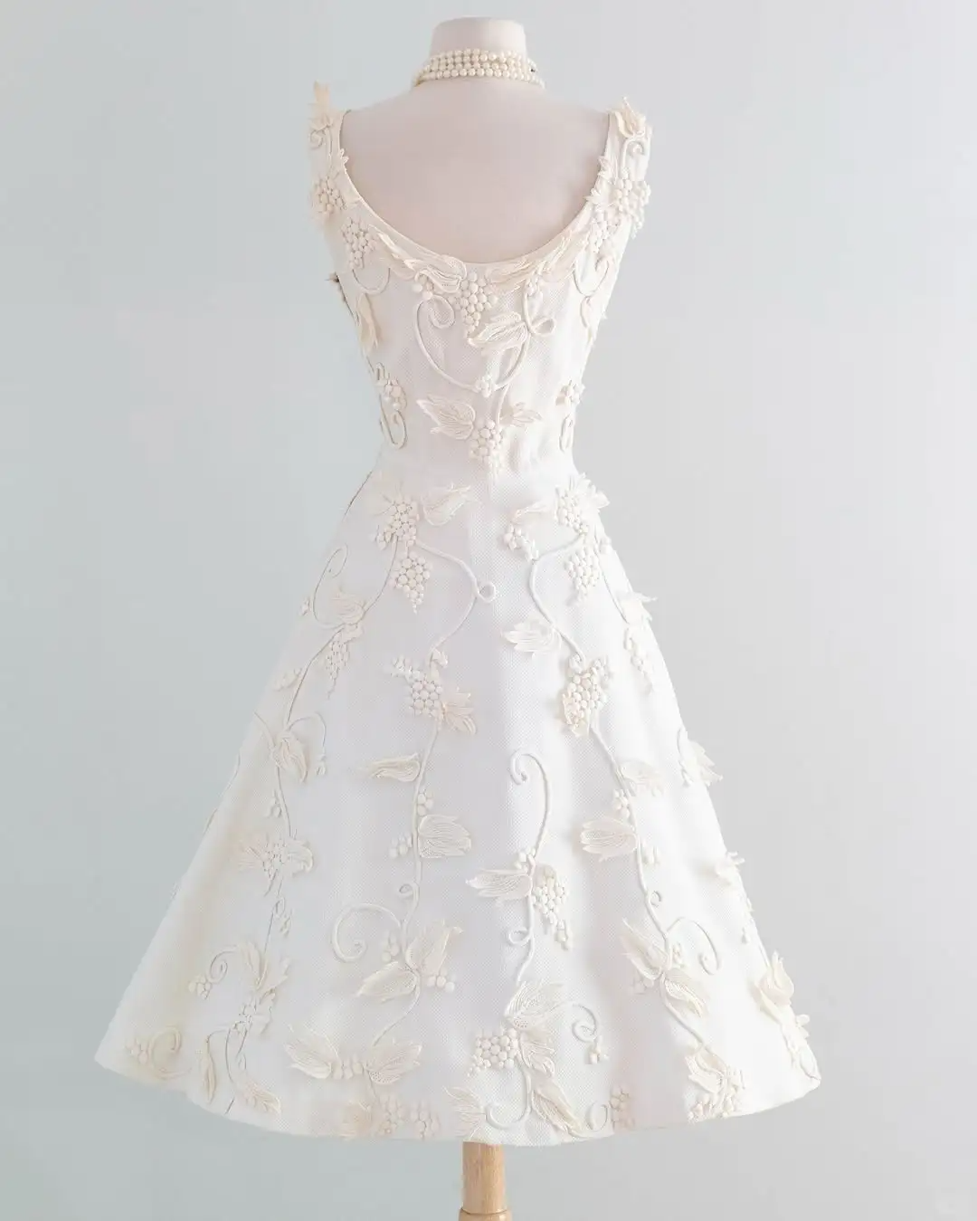 Vintage White 3D Grapes Applique Design A-Line Short Homecoming Dress Party Dress DP6217