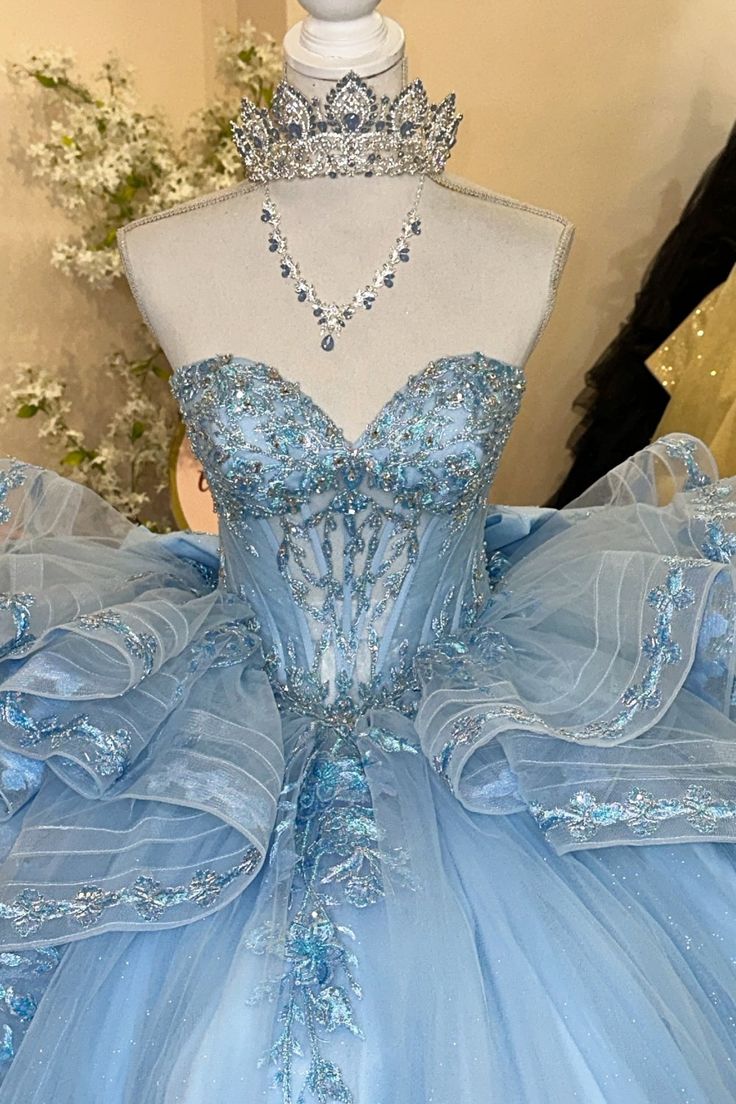 Robe de bal de quinceañera bleu clair glamour, bustier cœur, tulle à volants, broderie florale perlée scintillante DP7141