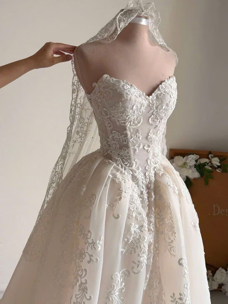 Classic Lace Applique Strapless Sweetheart Wedding Dress DP8390