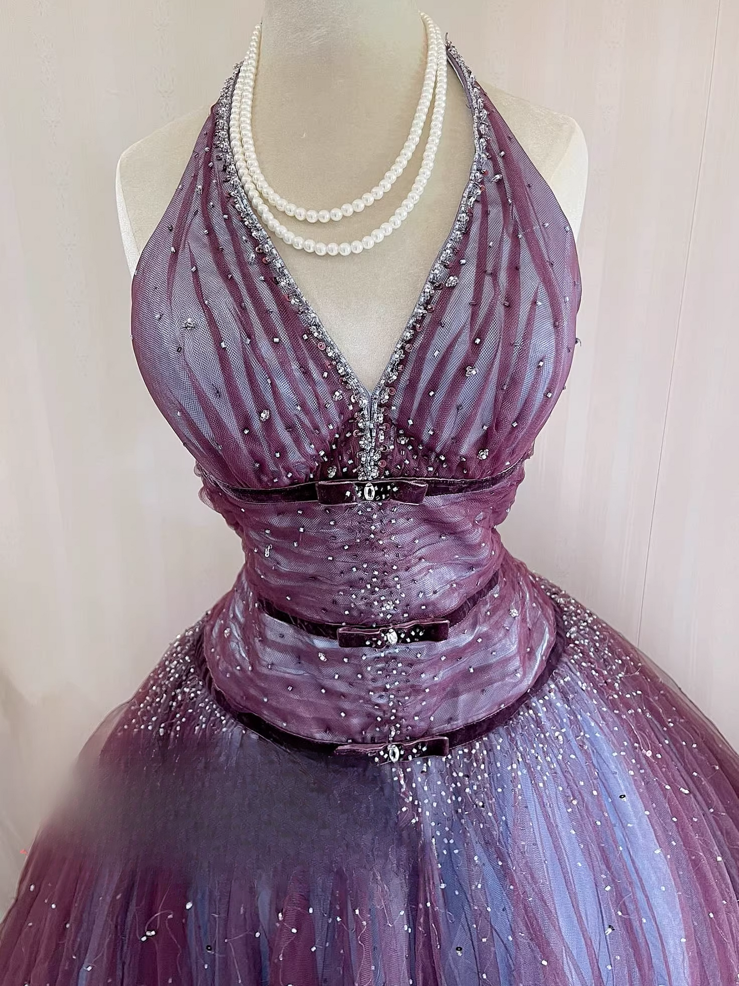 Elegantes lavendelfarbenes Ombré-Ballkleid aus Tüll mit Neckholder und Perlenbesatz für Sweet 16 Quinceañera DP7769