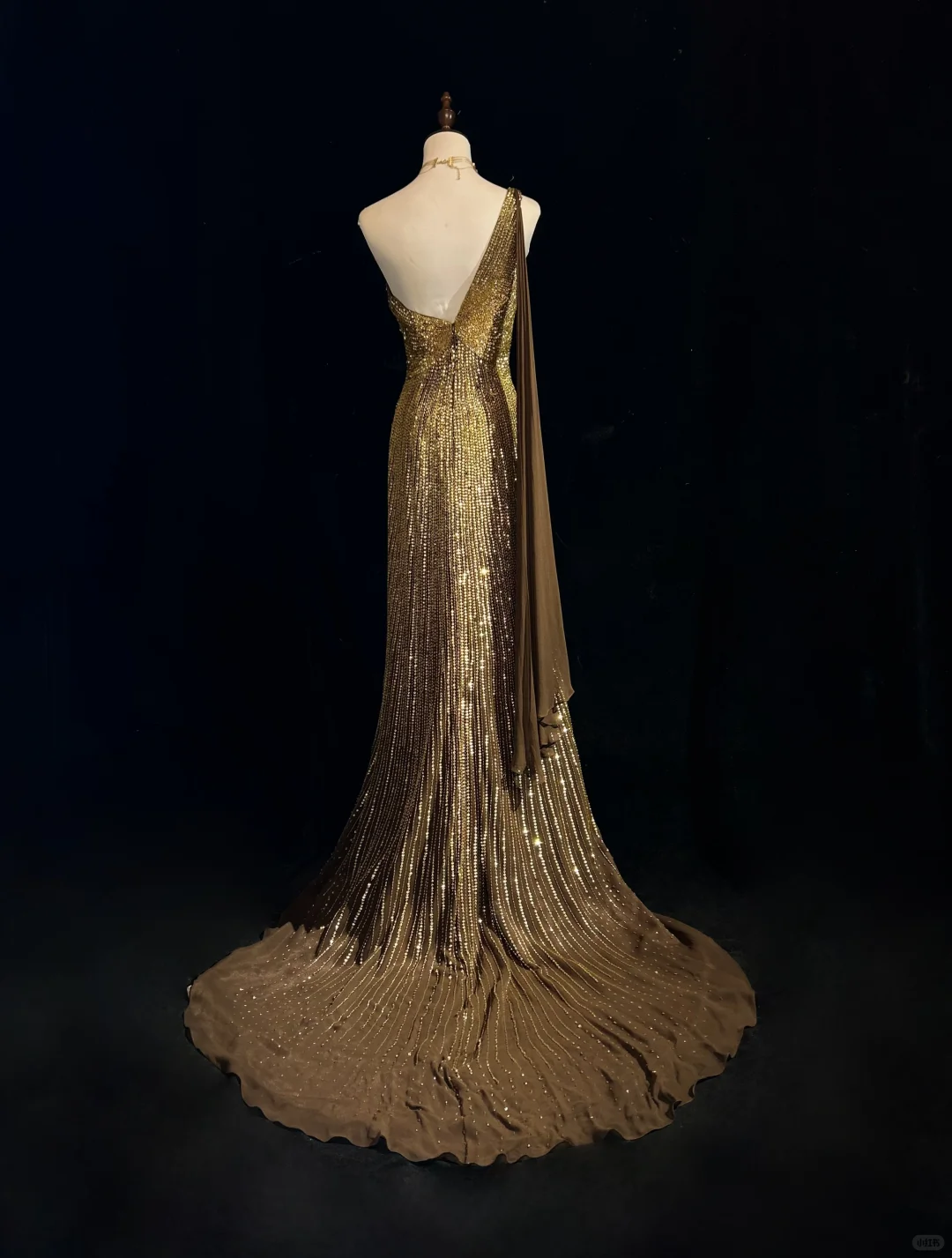 Robe de bal fourreau à sequins dorés, asymétrique, fendue jusqu'à la cuisse, DP7110