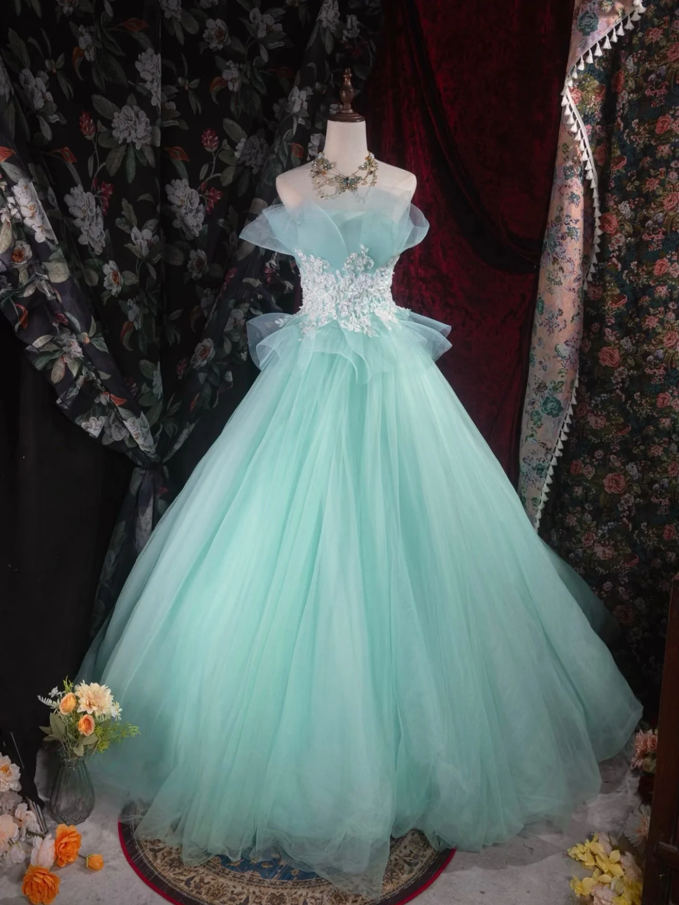 Elegant Mint Green Strapless Tulle Lace Applique Floor Length Sweet 15 Quinceanera Ball Gown DP8368