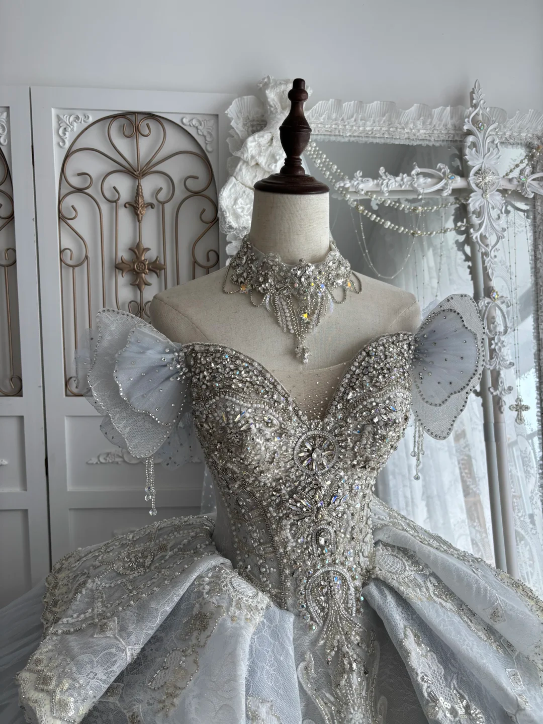 Elegant Luxury Ice Blue Wedding Dress Sweetheart Puff Sleeve Beaded Lace Tiered Tulle Quinceanera Ball Gown DP8133