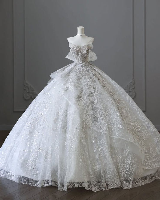 Glamouröses schulterfreies A-Linien-Brautkleid mit Perlenstickerei und Spitze, Modell DP7019