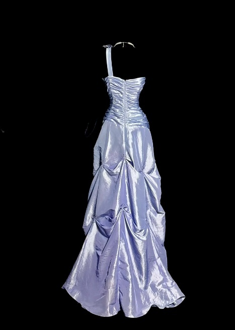 Wunderschönes lavendelfarbenes, einseitig schulterfreies, gerafftes Satin-Ballkleid für Sweet 15 Quinceañera DP7618