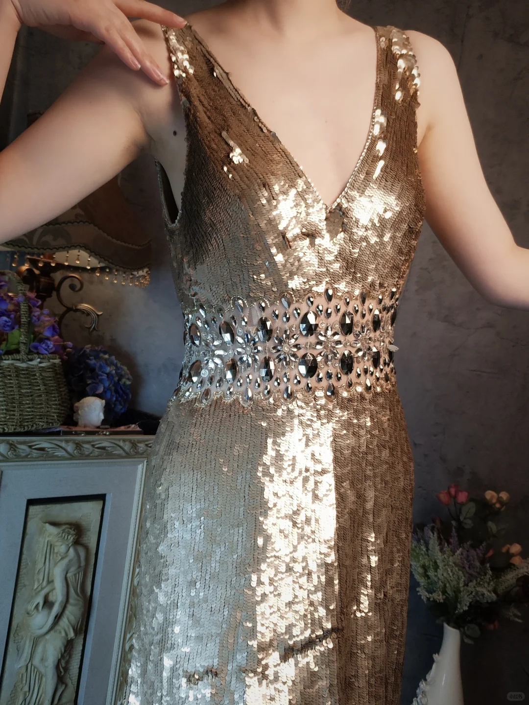 Retro Golden V-neck Sparkling Beaded Sequin Design A-line Short Homecoming Dress DP6058