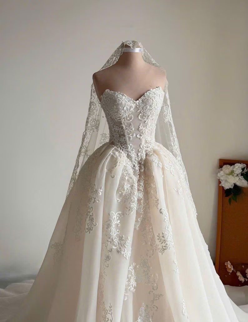 Classic Lace Applique Strapless Sweetheart Wedding Dress DP8390