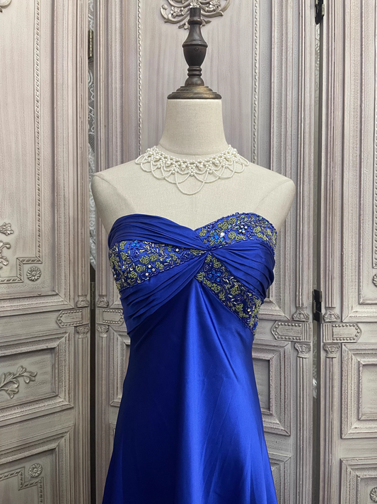 Vintage königsblaues trägerloses Satin-Abendkleid mit Perlenbesatz und Schleppe, formelles Ballkleid DP7594
