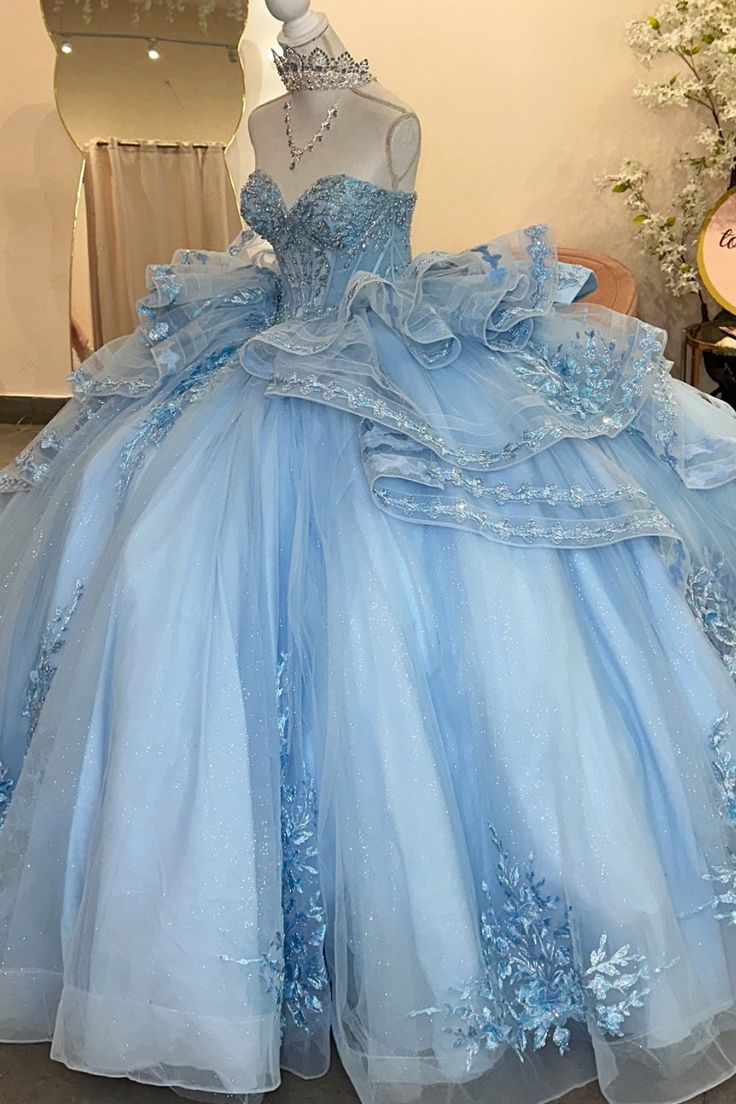 Robe de bal de quinceañera bleu clair glamour, bustier cœur, tulle à volants, broderie florale perlée scintillante DP7141