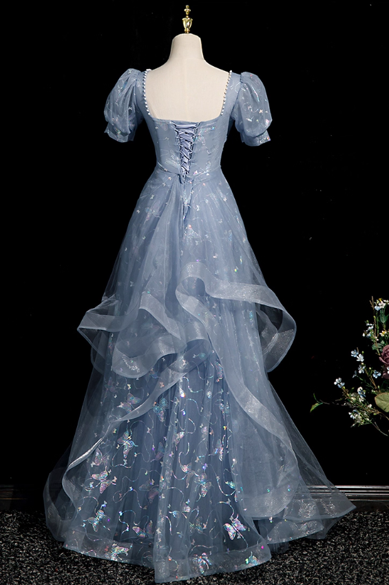 Robe de bal de quinceañera glamour bleu clair à sequins, épaules dénudées, broderies, tulle à volants et nœud, coupe trapèze DP7092