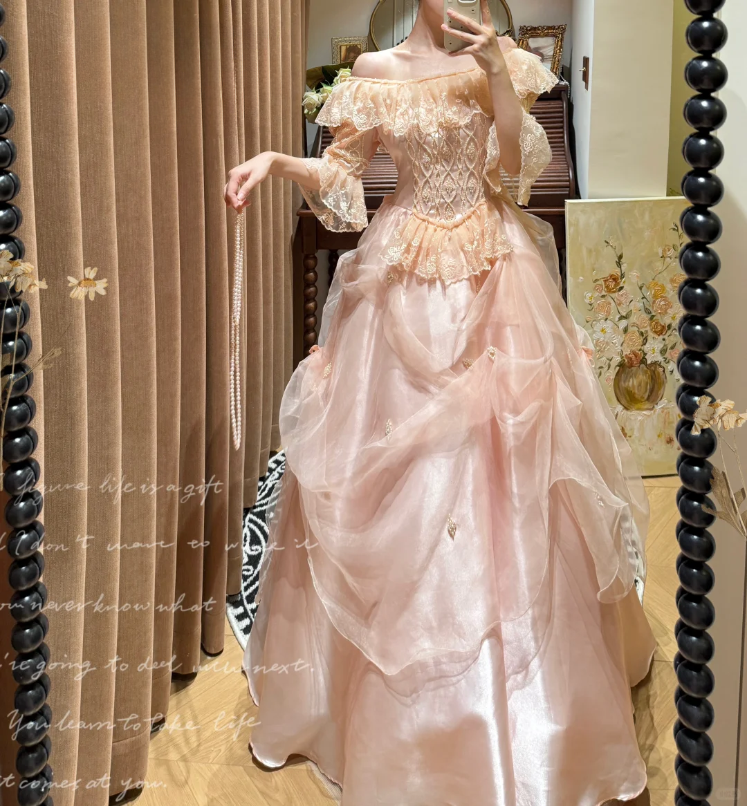 Robe de mariée romantique intemporelle en dentelle rose vintage, tulle à volants et manches mi-longues, coupe trapèze, DP7253