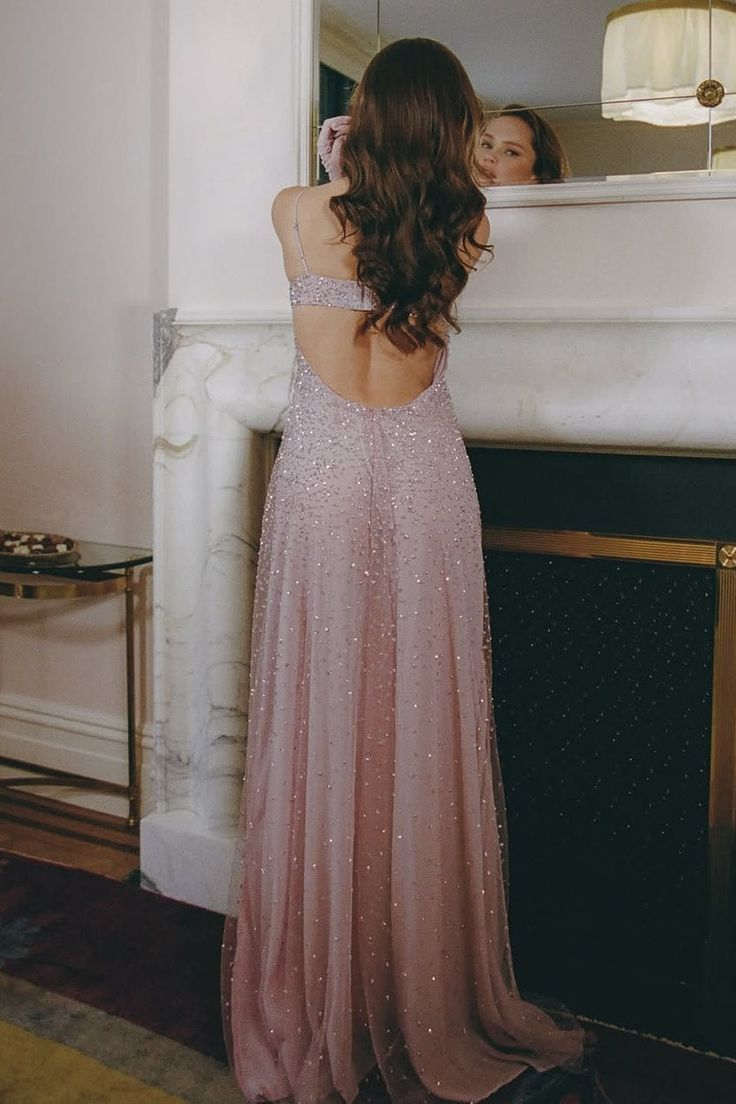 Robe de soirée glamour en tulle perlé, coupe trapèze, bretelles spaghetti et dos nu DP7985