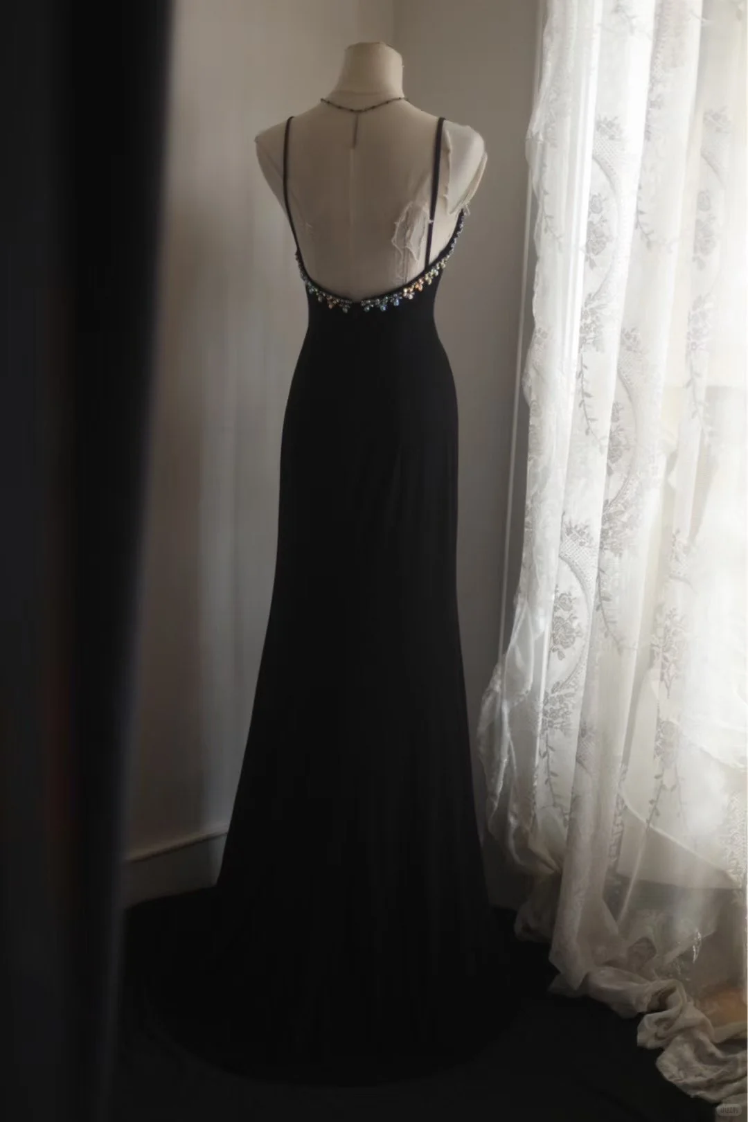 Glamorous Elegant Black Sleeveless Beaded V-Neck High Slit Prom Dress DP7658