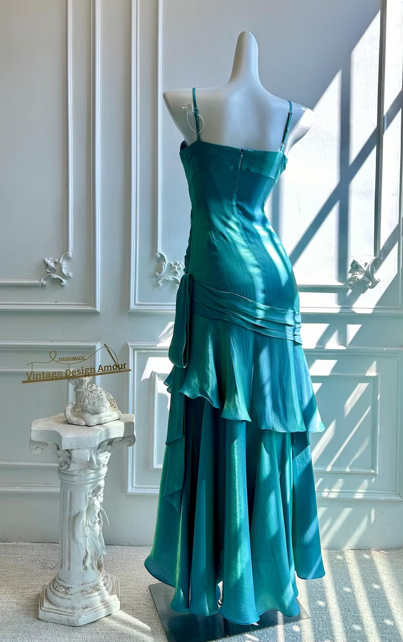 Türkisblaues Vintage Chiffon-Ballkleid mit Rüschen, Stufenrock und Spaghettiträgern im Meerjungfrauen-Stil DP8400
