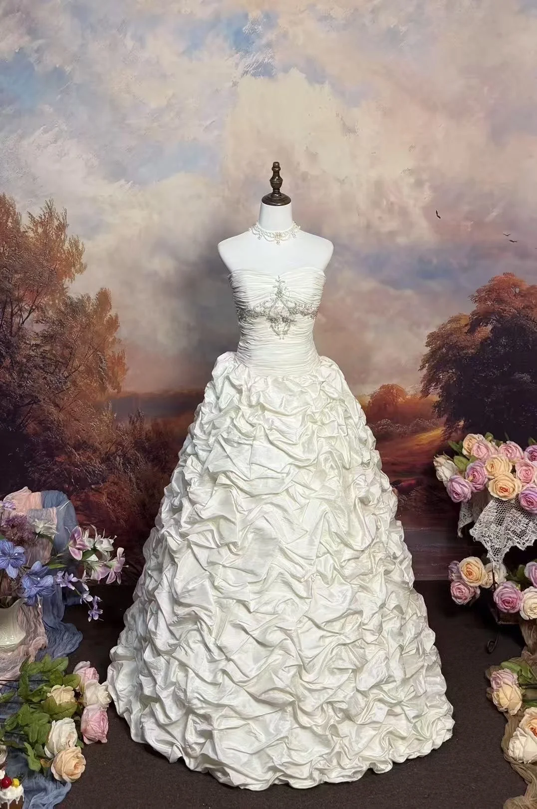 Robe de mariée bustier élégante à fronces, coupe trapèze, ornée de strass, DP7059